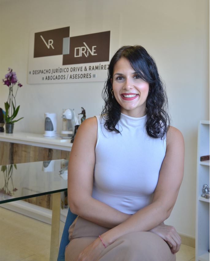 Doña Joselyn Artíles Araña, abogada especialista en derecho de familia.  