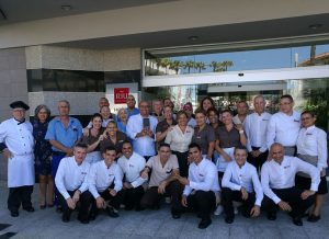El presidente de Pequeño Valiente, José Jerez, comparte el Premio Canarias, con sus compañeros del hotel Riu Don Miguel