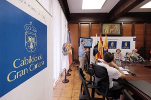 Las Palmas de Gran Canaria. 27/07/16. El presidente del Cabildo de Gran Canaria, Antonio Morales, y la consejera de Recursos Humanos, María Isabel Santana, presentaron hoy el Plan de Recursos Humanos del Cabildo para los próximos 5 años, el primero que dota a la Institución insular de un instrumento de organización y planificación del área a medio plazo.