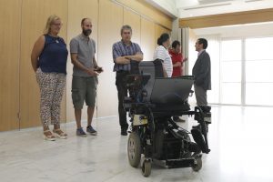 La silla de ruedas inteligente ha sido creada por investigadores de las universidades canarias