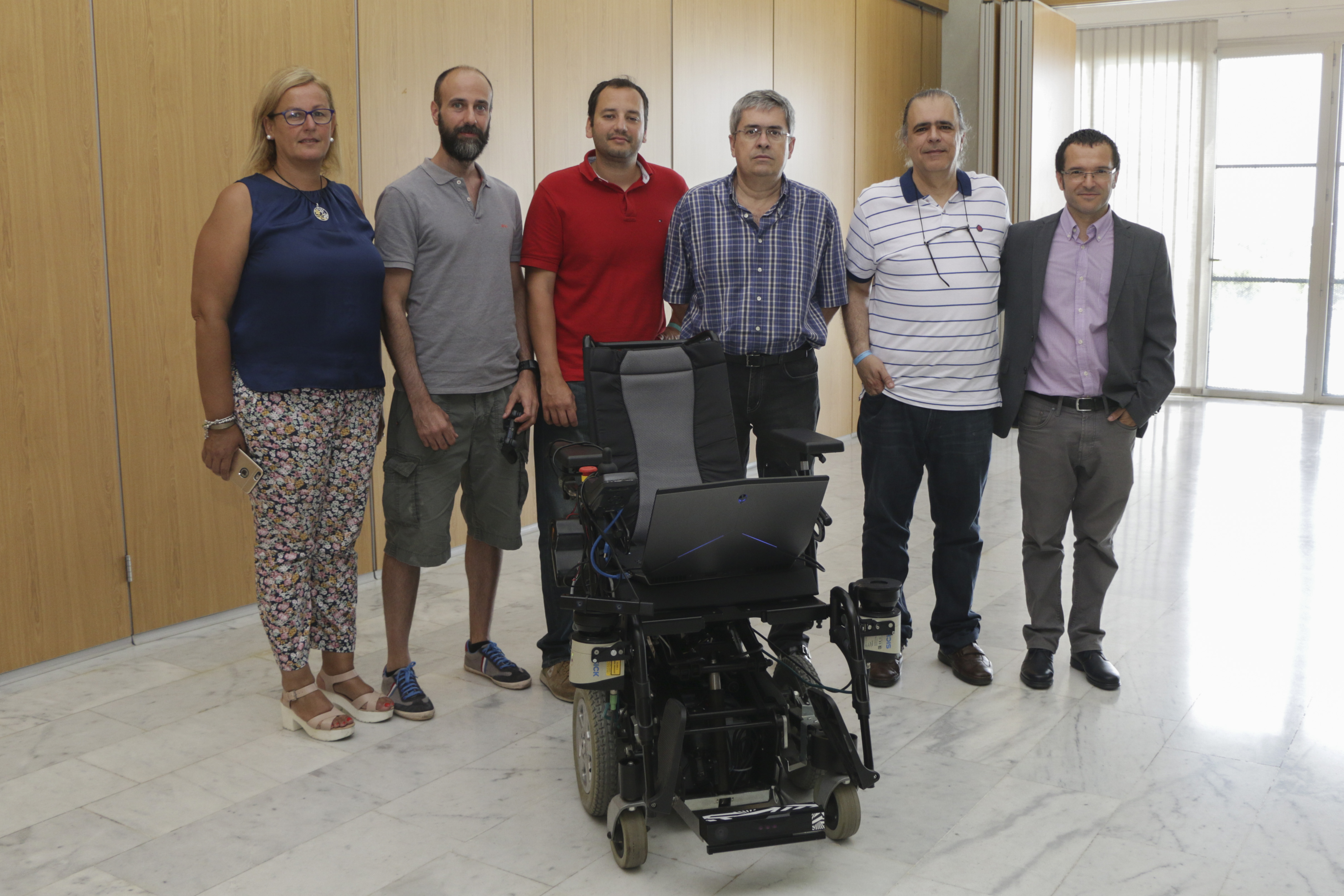 Momento de la  presentación de la silla  de ruedas inteligente en Maspalomas