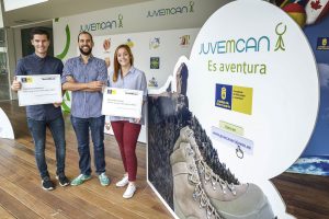 las Palmas de Gran Canaria, 09 Agosto 2016. El consejero de Educación y Juventud del Cabildo de Gran Canaria, Miguel Montero, hace entrega de los premios del Concurso  Imagen gráfica JuveMcan.