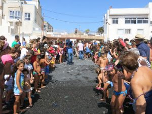 SUELTA TORTUGAS CHARLA CALABUIG JORNADAS LITORAL POZO 3