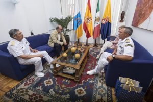 LAS PALMAS DE GRAN CANARIA (Canarias). 08/08/2016.- El presidente accidental del Cabildo de Gran Canaria, Juan Manuel Brito, recibió hoy a la embajadora de México en España y Andorra, Roberta Lajous, y al comandante del Buque Escuela Cuauhtémoc, Pedro Mata.