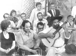 En uno de los primeros Tenderetes actuó Jorge Cafrune