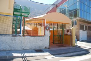 La entrada del CEO Mogán ya dispone de una zona de sombra