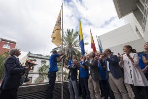 LAS PALMAS DE GRAN CANARIA (Canarias). 26/09/2016.- El Cabildo de Gran Canaria encabezado por su presidente, Antonio Morales, acompañado por el consejero de Deportes, Ángel Víctor Torres, recibieron hoy a los componentes del Herbalife Gran Canaria tras su histórica victoria y proclamarse campeón de la Supercopa, el primer título en la historia del club.