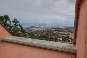 FIRGAS (Canarias). 24/10/2016.-  Edificios del Albergue y Restaurante de la Montaña de Firgas, que han sido cedidos al Ayuntamiento del norte de Gran Canaria. Imágenes de los mismos, y las vistas qu se disfrutan desde este enclave.