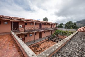 FIRGAS (Canarias). 24/10/2016.-  Edificios del Albergue y Restaurante de la Montaña de Firgas, que han sido cedidos al Ayuntamiento del norte de Gran Canaria. Imágenes de los mismos, y las vistas qu se disfrutan desde este enclave.