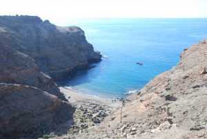 imagen-de-la-playa-de-tiritana-tras-la-limpieza-y-recogida-de-basuras