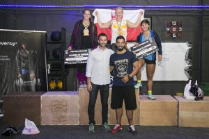 imagen-de-las-ganadoras-de-la-categoria-principal-rx-junto-al-concejal-luis-becerra-y-uno-de-los-organizadores-del-campeonato-de-crossfit-celebrado-en-mogan