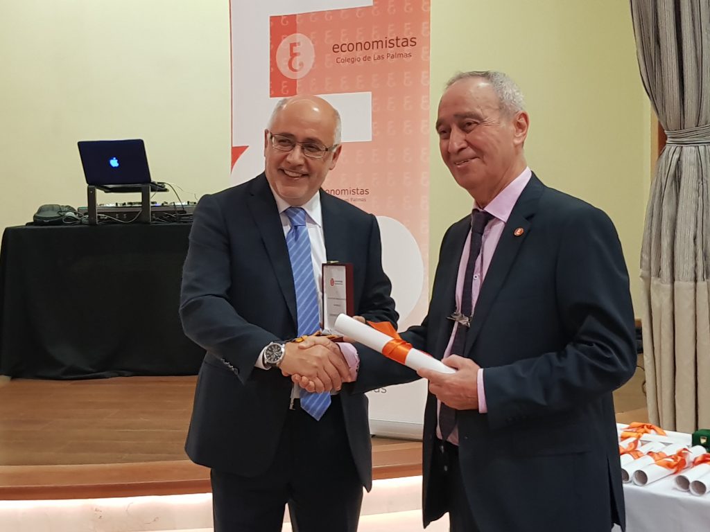 El Colegio de Economistas de Las Palmas distingue la defensa del desarrollo sostenible del El Colegio de Economistas de Las Palmas distingue la defensa del desarrollo sostenible del