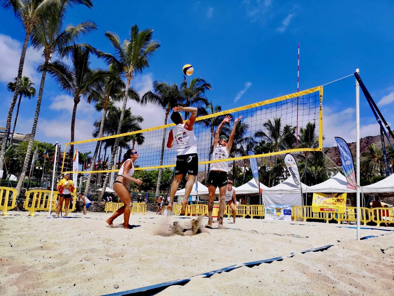 24 parejas se disputan el V Torneo Voley Playa Mixto Anfi del Mar Digital Faro Canarias 24 parejas se disputan el V Torneo Voley Playa Mixto Anfi del Mar Digital Faro Canarias