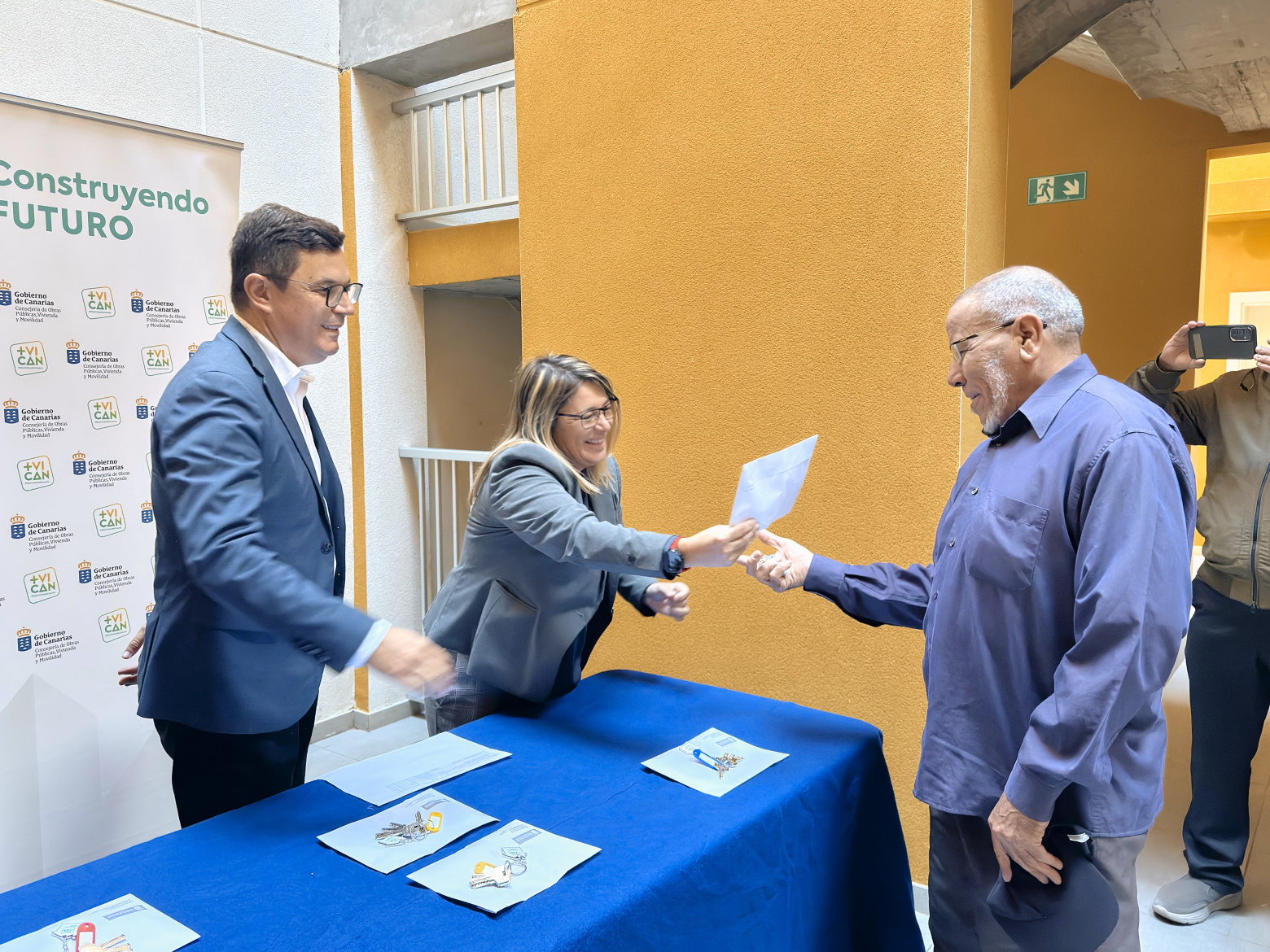 El Gobierno de Canarias entrega ocho viviendas protegidas de promoción ...