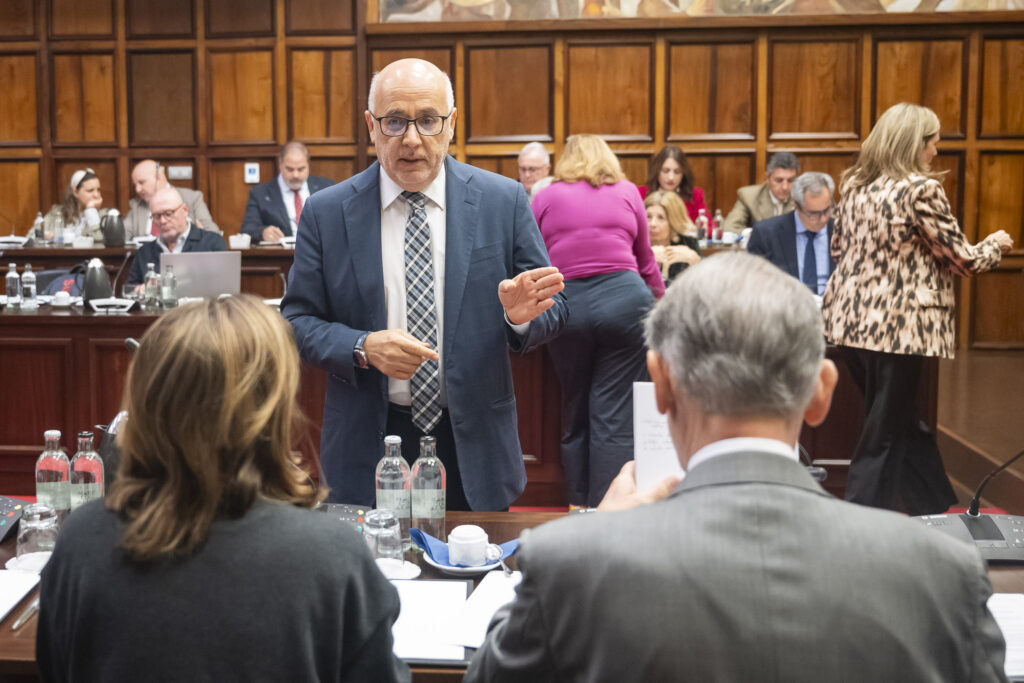 El Pleno del Cabildo aprueba un Presupuesto de 1.055 millones para 2026 ...